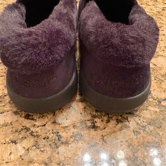 Vionic slippers - Picture 6 of 7